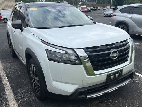 Used 2025 Nissan Pathfinder Platinum AWD/4WD image 7