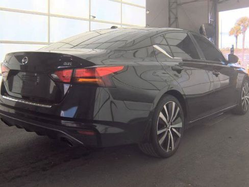 Used 2022 Nissan Altima 2.5 SR FWD image 2