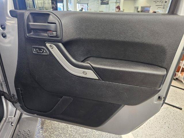 Used 2017 Jeep Wrangler Unlimited Sahara AWD/4WD image 27