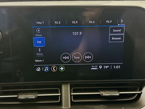 Used 2025 Chevrolet Trax LS w/ LS Convenience Package FWD image 19