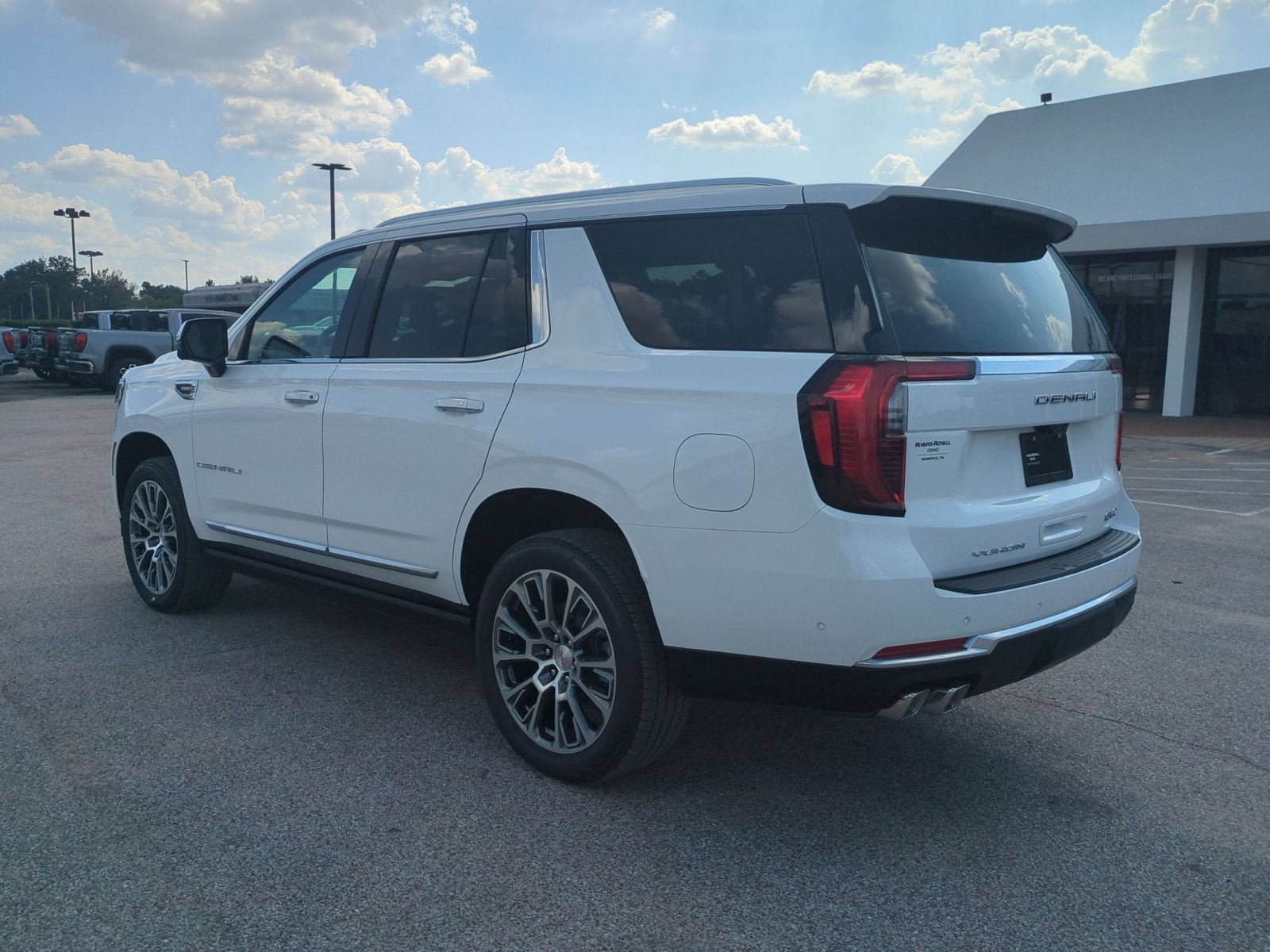 New 2026 GMC Yukon Denali w/ Denali Reserve Package AWD/4WD image 3