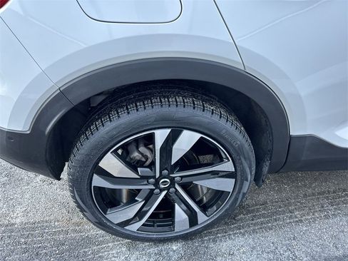 Certified 2023 Volvo XC40 B5 Plus w/ Protection Package Premier image 12