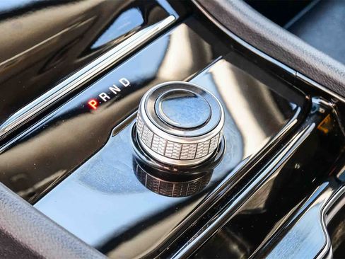 Used 2023 Jeep Grand Cherokee Limited w/ Black Appearance Package image 18