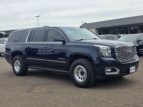 Used 2019 GMC Yukon XL Denali w/ Denali Ultimate Package AWD/4WD image 34