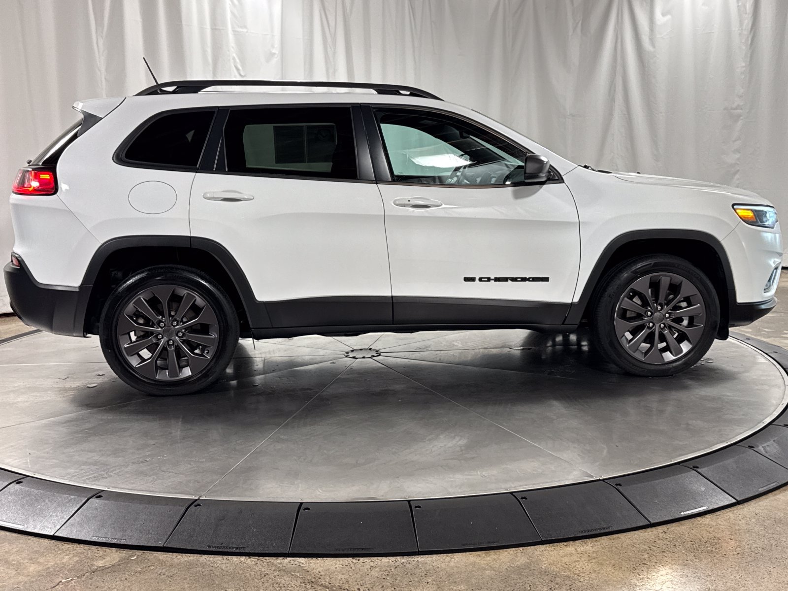 Used 2021 Jeep Cherokee Latitude Lux 80th Anniv w/ Quick Order Package 26U 80TH AWD/4WD image 6