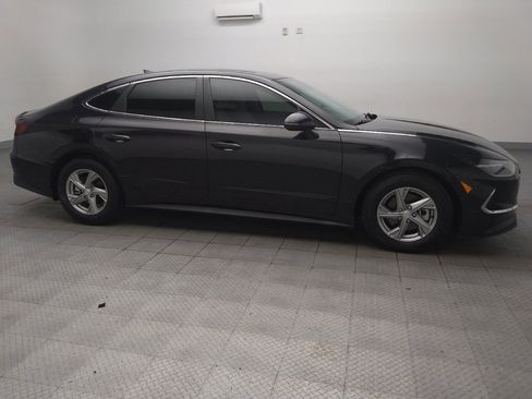Used 2023 Hyundai Sonata SE w/ Preferred Accessory Package FWD image 11