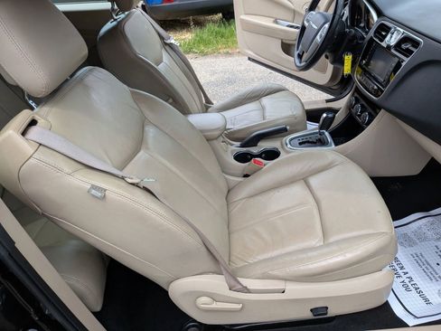 Used 2011 Chrysler 200 Limited FWD image 34