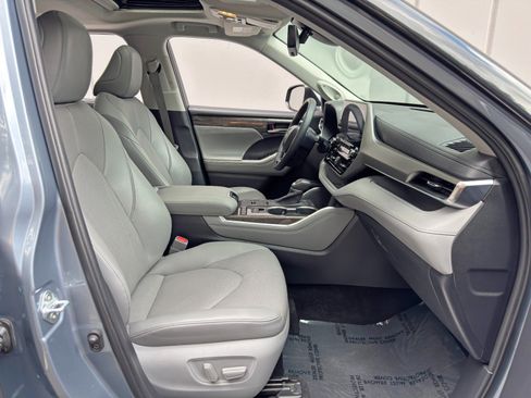 Used 2020 Toyota Highlander Limited FWD image 15