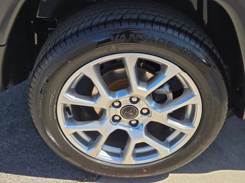Used 2025 Jeep Compass Limited AWD/4WD image 10