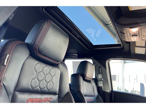 Used 2023 Nissan Frontier PRO-4X w/ Pro-4X Premium Package image 18