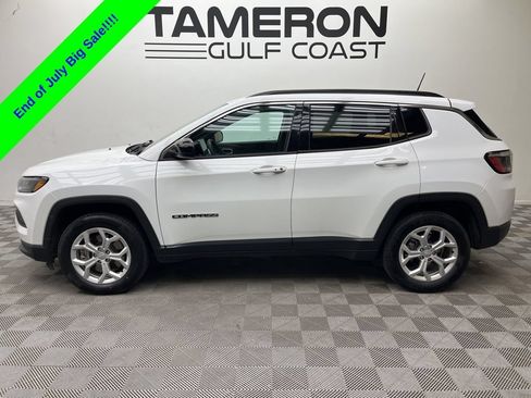 Used 2024 Jeep Compass Latitude AWD/4WD image 4
