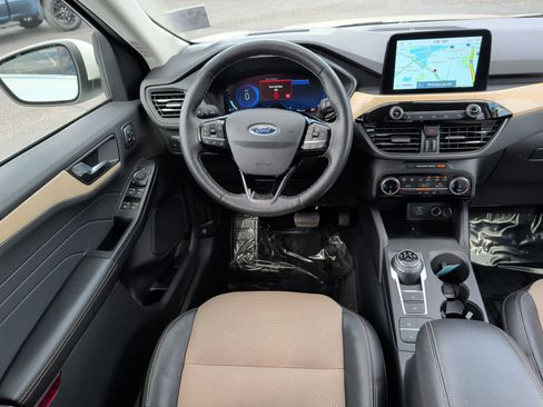 Used 2022 Ford Escape Titanium w/ Titanium Elite Package AWD/4WD image 11