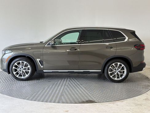 New 2026 BMW X5 xDrive50e w/ Premium Package AWD/4WD image 2