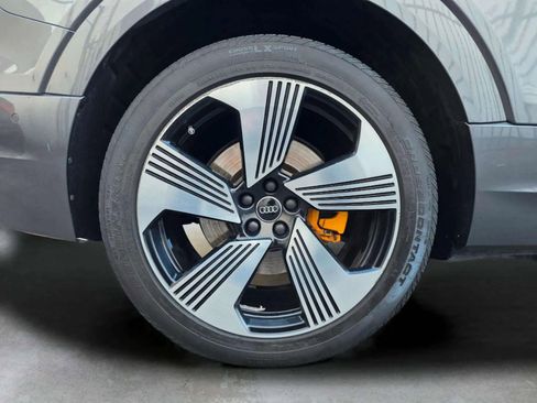 Used 2019 Audi e-tron Prestige w/ Prestige Package image 12