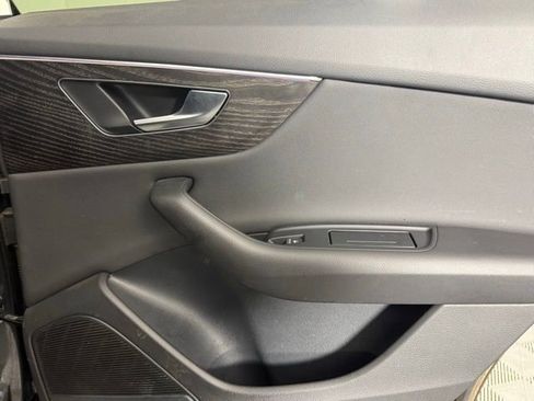 Used 2022 Audi Q8 Premium Plus image 26