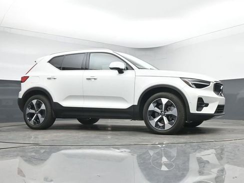 Used 2023 Volvo XC40 B5 Plus w/ Protection Package Premier AWD/4WD image 10