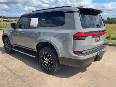 Used 2024 Lexus GX 550 w/ Accessory Package (Z1) AWD/4WD image 7