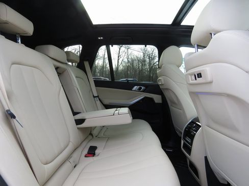 Used 2019 BMW X5 xDrive40i w/ Executive Package image 16