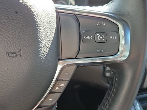 Used 2024 RAM 1500 Laramie AWD/4WD image 19