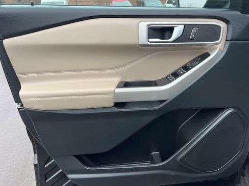 Used 2022 Ford Explorer XLT w/ Equipment Group 202A image 22