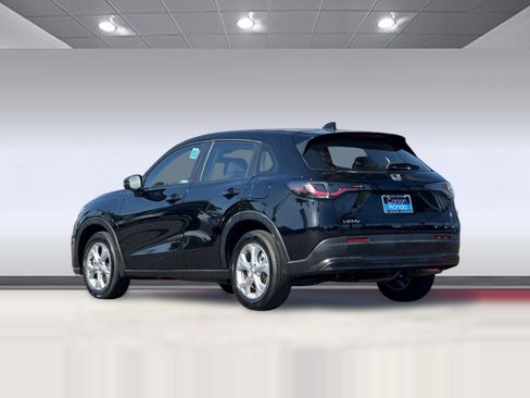 Used 2023 Honda HR-V LX image 3