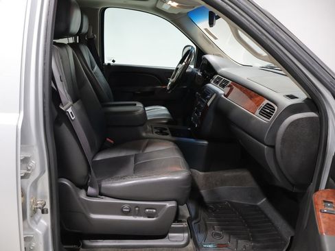 Used 2013 Chevrolet Suburban LT w/ Luxury Package AWD/4WD image 26