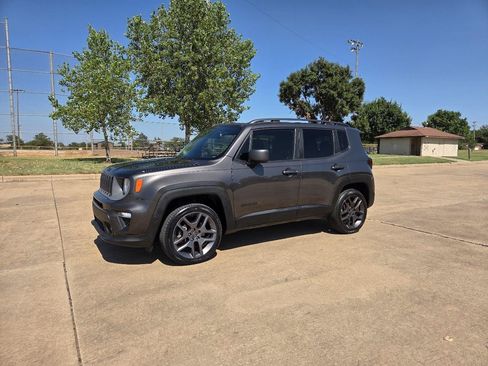 Used 2021 Jeep Renegade Latitude w/ Sun & Sound Group AWD/4WD image 2