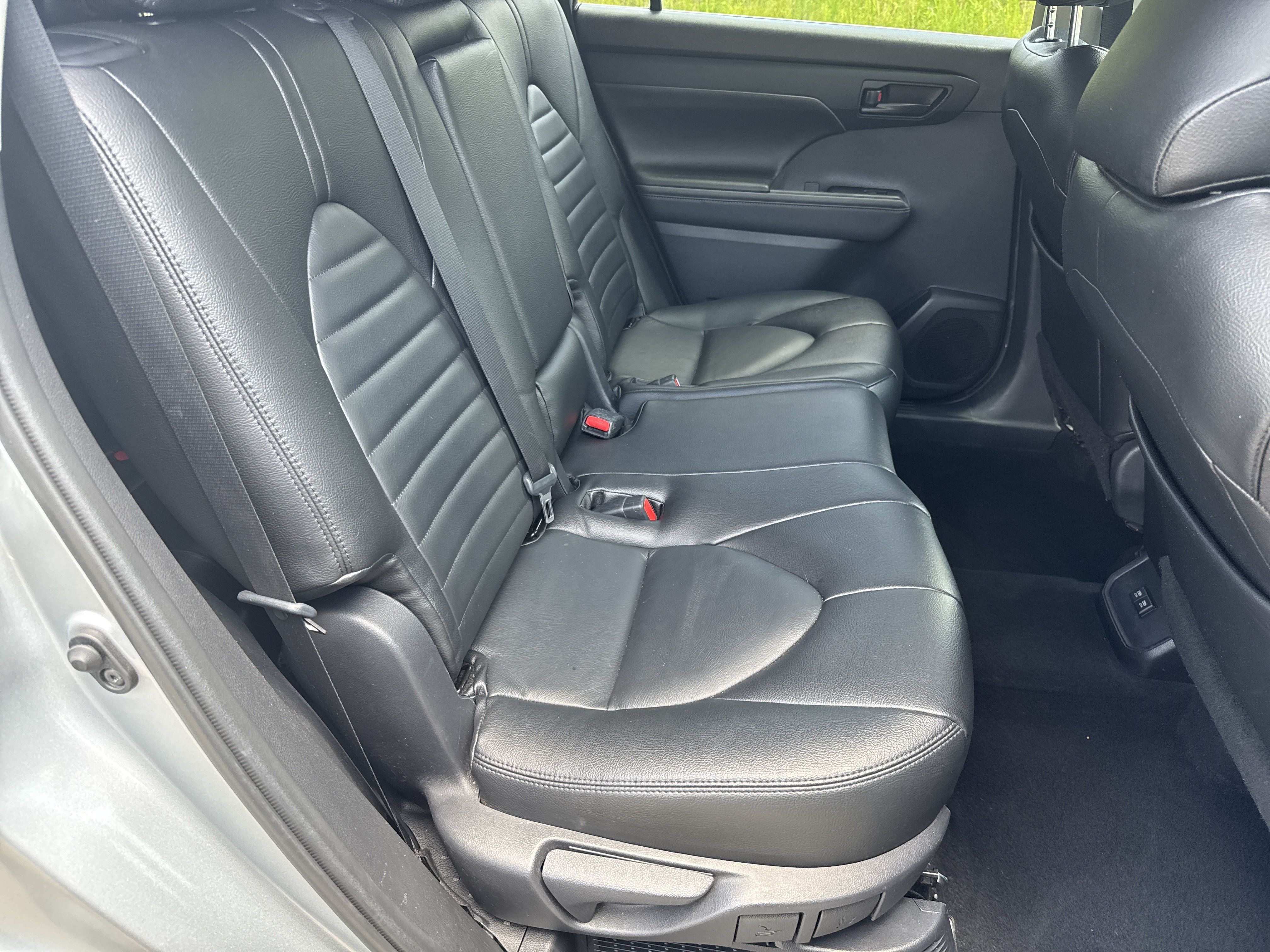 Used 2020 Toyota Highlander LE FWD image 15