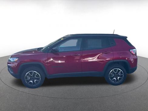 Used 2025 Jeep Compass Trailhawk image 9
