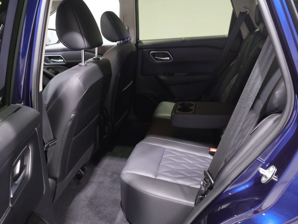 Used 2025 Nissan Rogue Platinum w/ Platinum Premium Package AWD/4WD image 16