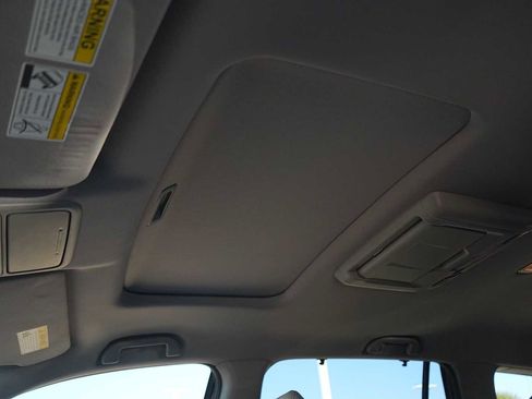 Used 2018 Honda Pilot Touring image 25