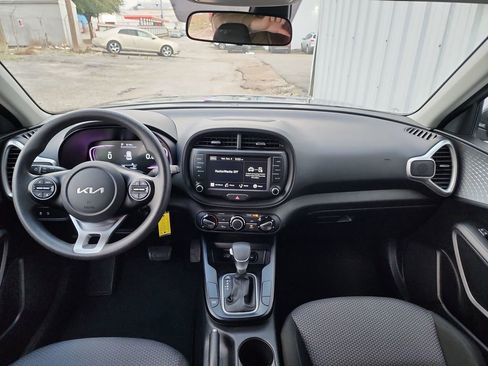 Used 2024 Kia Soul LX w/ Option Group 015 image 17