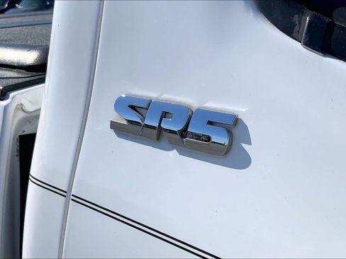 Used 2017 Toyota Tacoma SR5 image 10