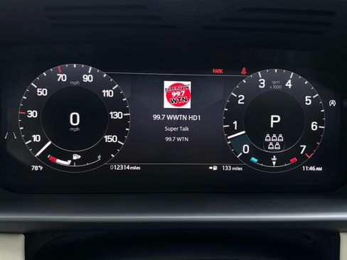 Used 2025 Land Rover Discovery Metropolitan Edition AWD/4WD image 40
