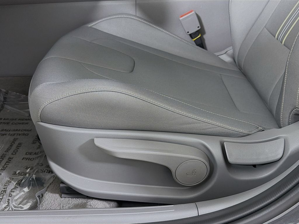 Used 2025 Hyundai Elantra Sport FWD image 21