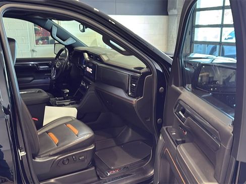 Used 2022 GMC Sierra 1500 AT4 w/ AT4 Premium Package image 12