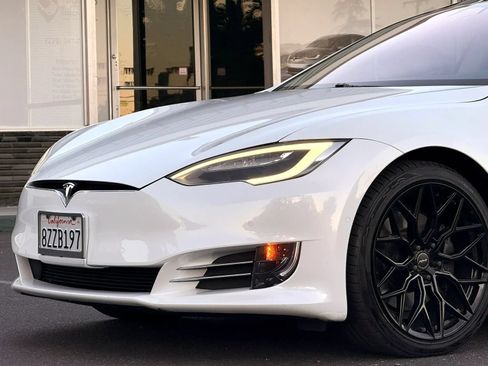 Used 2018 Tesla Model S 100D AWD/4WD image 4