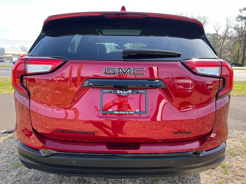 Used 2023 GMC Terrain SLT w/ Tech Package AWD/4WD image 4