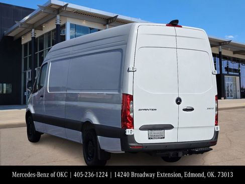 Used 2025 Mercedes-Benz Sprinter 2500 image 4
