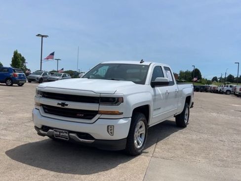 Used 2017 Chevrolet Silverado 1500 LT w/ All Star Edition AWD/4WD image 4