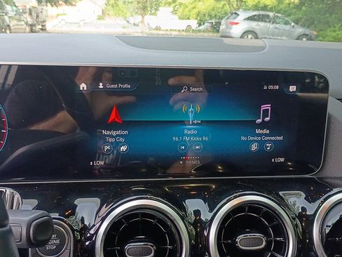 Used 2021 Mercedes-Benz GLA 250 4MATIC image 22