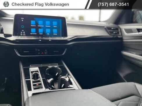 Used 2024 Volkswagen Atlas Cross Sport SE AWD/4WD image 31