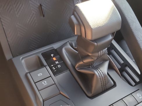 Certified 2025 Toyota Tacoma SR5 image 28