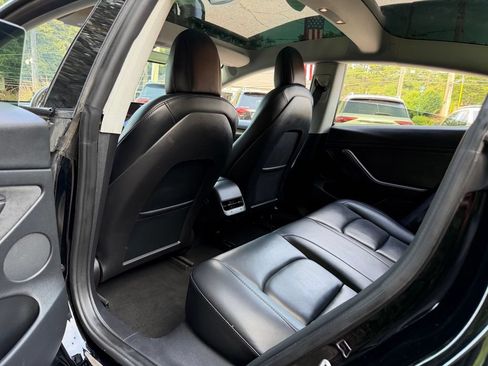 Used 2022 Tesla Model 3 Long Range AWD/4WD image 29