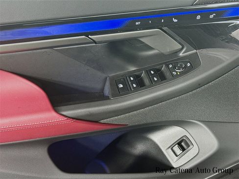 Used 2025 BMW i5 xDrive40 w/ Premium Package image 18