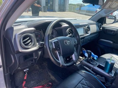 Used 2019 Toyota Tacoma SR5 w/ SR5 Appearance Package (SM) AWD/4WD image 8