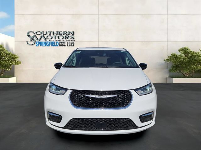 Used 2024 Chrysler Pacifica Limited FWD image 8