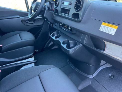 Used 2025 Mercedes-Benz Sprinter 2500 image 17