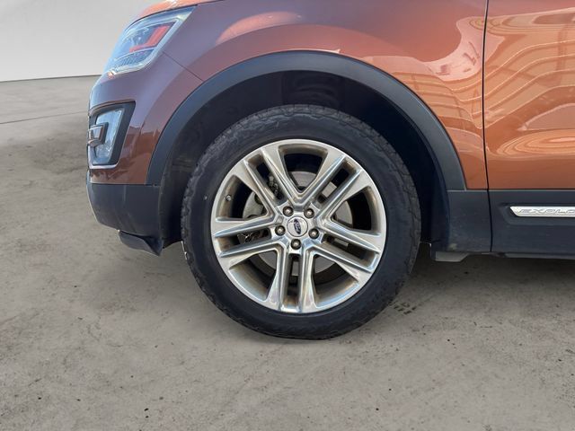 Used 2017 Ford Explorer XLT w/ Equipment Group 201A AWD/4WD image 9