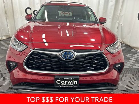 Used 2024 Toyota Highlander Platinum AWD/4WD image 2
